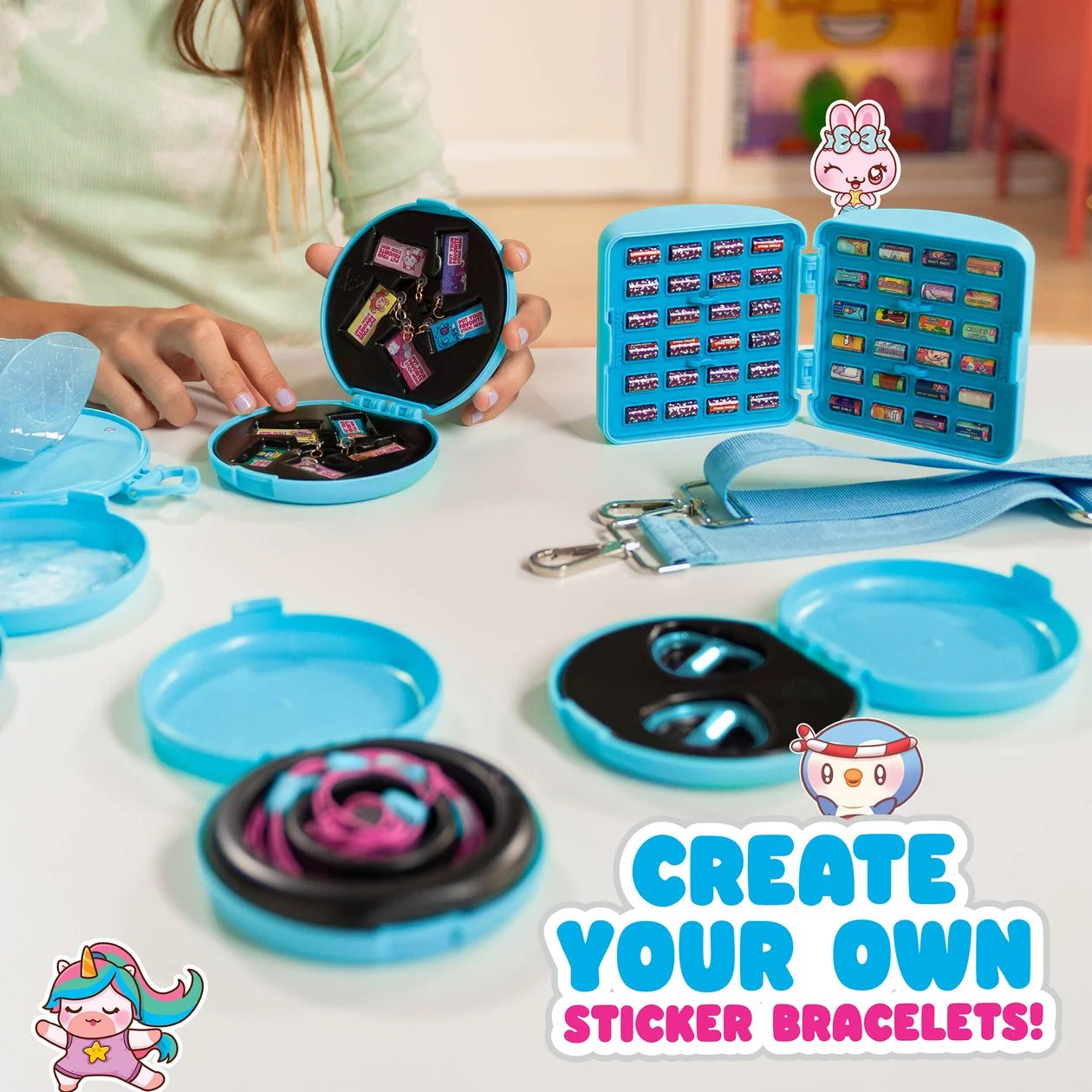 Sticki Rolls Rolluxe (Çanta, 500+Sticker, 3 Dev Sticker ,2 Kolye, 10 bilezik, charm ve süsler)
